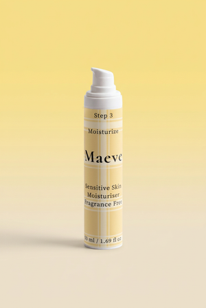 Sensitive Skin Moisturiser met Maeve geel-beige achtergrond